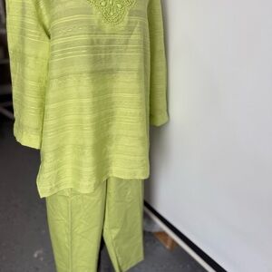 Alfred Dunner Light Green Lace Detail Top